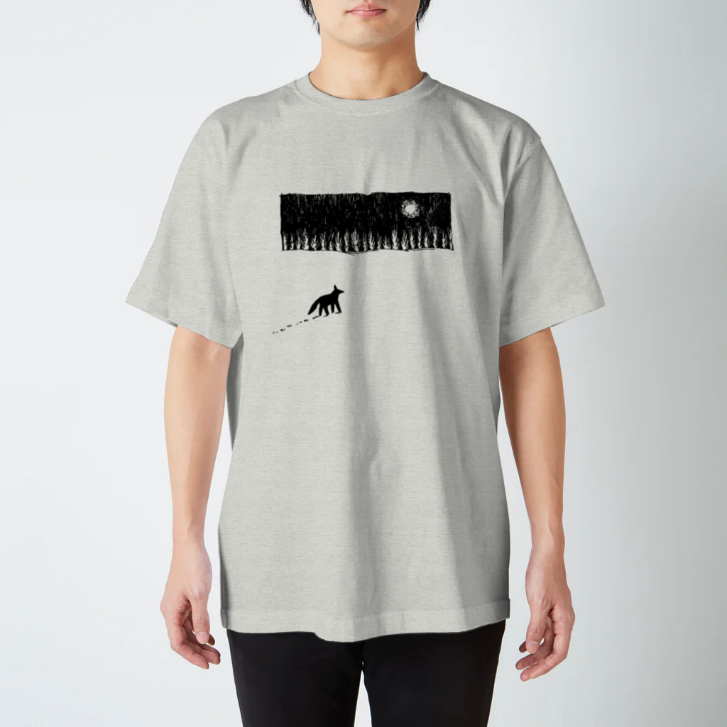 yawarakanezumiの雪原の犬 Regular Fit T-Shirt