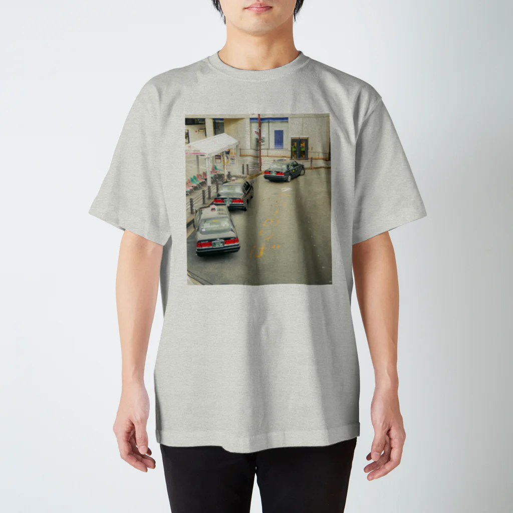 moromoroのタクシー乗り場 Regular Fit T-Shirt