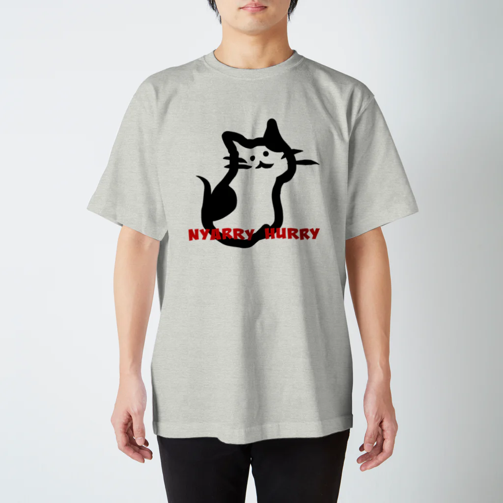 MERRY HURRYのニャリーさん（ハチワレ） Regular Fit T-Shirt