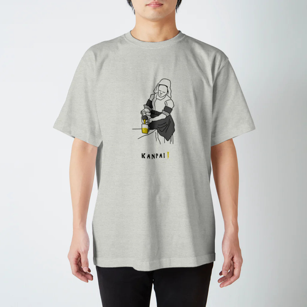 ビールとアート TM-3 Designの名画 × BEER（牛乳を注ぐ女）黒線画 Regular Fit T-Shirt