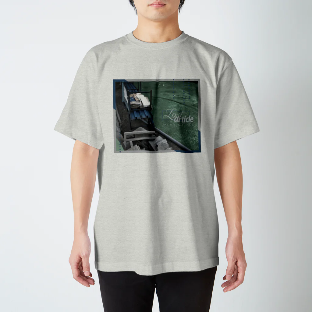 StrangeCapsule（ストレンジカプセル）の忘れ物 Regular Fit T-Shirt