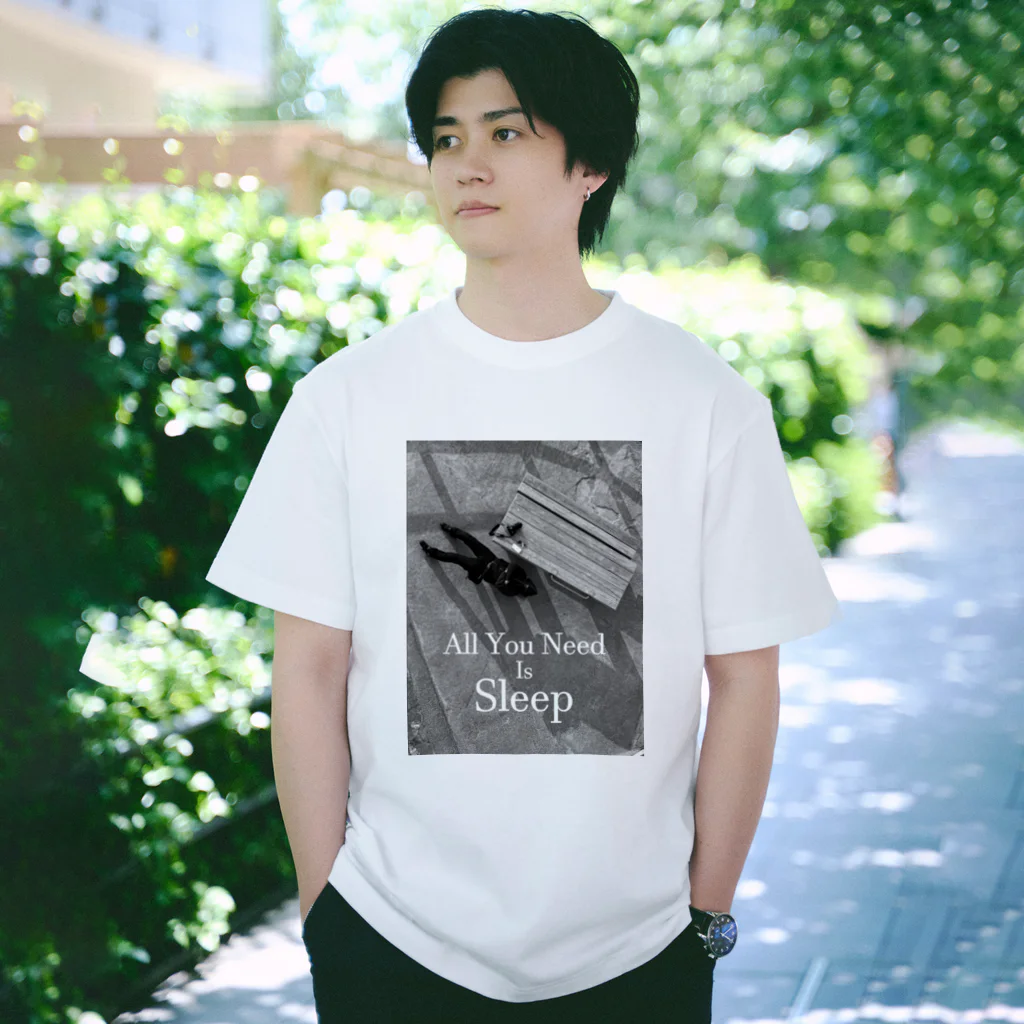 だずるの写真を使った何か店のAll You Need Is Sleep Regular Fit T-Shirt