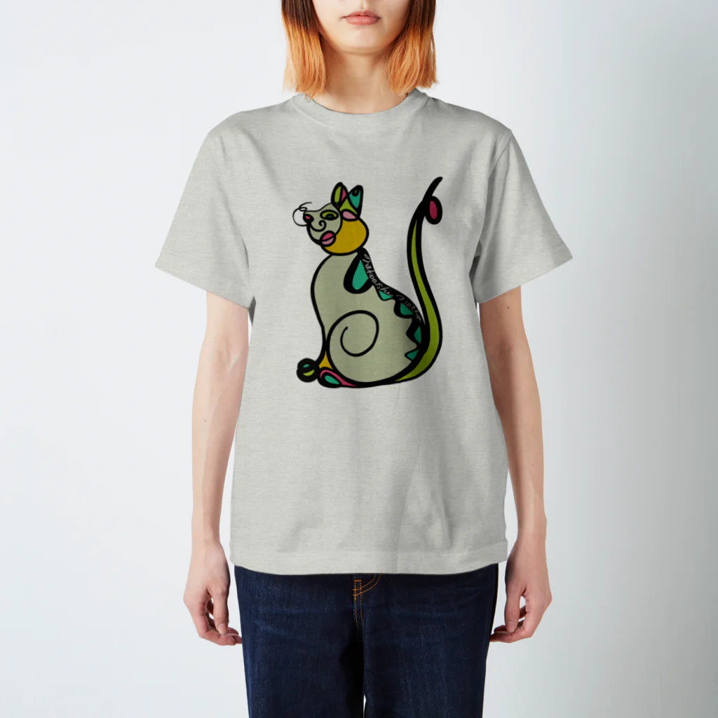 猫足の誇り高い猫。 Regular Fit T-Shirt