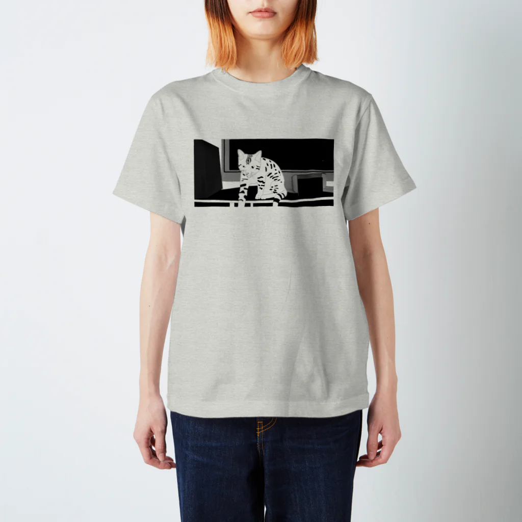 みいこのテレビ前のねこ Regular Fit T-Shirt