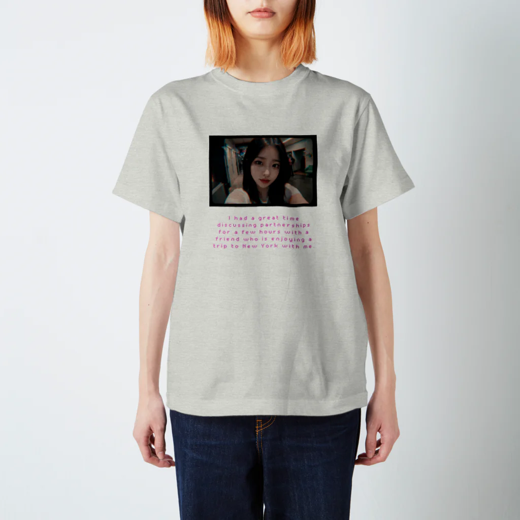 Association Against Mirroring Selfiesのa missing girl スタンダードTシャツ