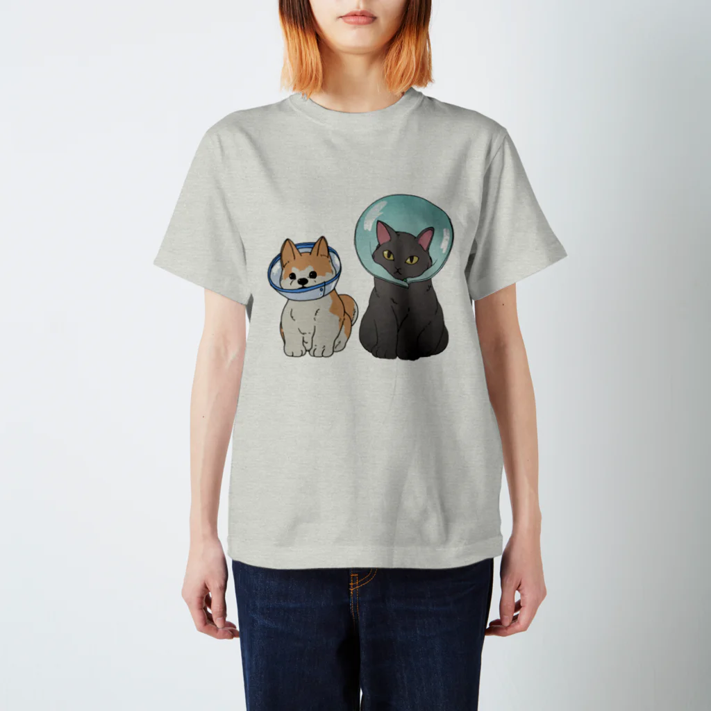 がーがーのエリザベスカラーの犬と猫 Regular Fit T-Shirt