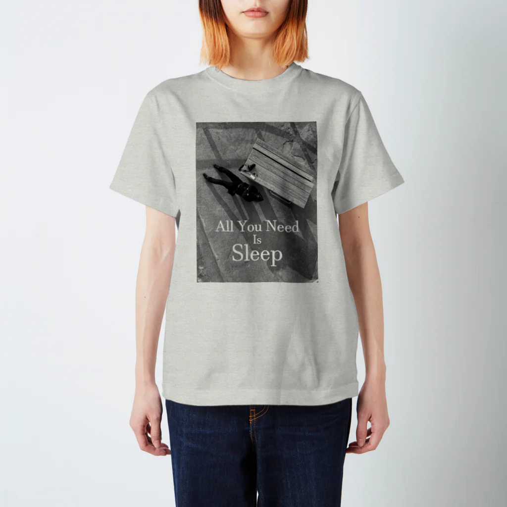 だずるの写真を使った何か店のAll You Need Is Sleep Regular Fit T-Shirt