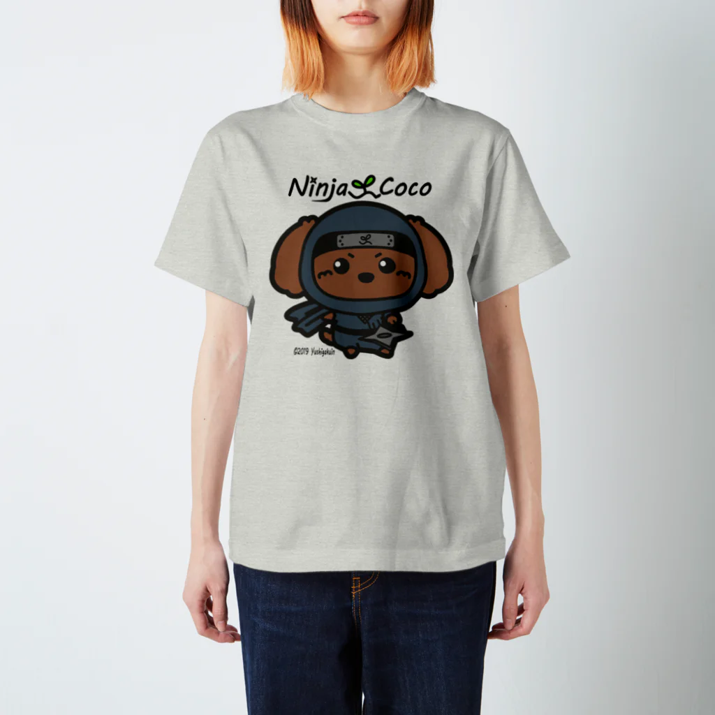 Ninja Cocoの忍者プードルの志ちゃん　手裏剣っっ スタンダードTシャツ