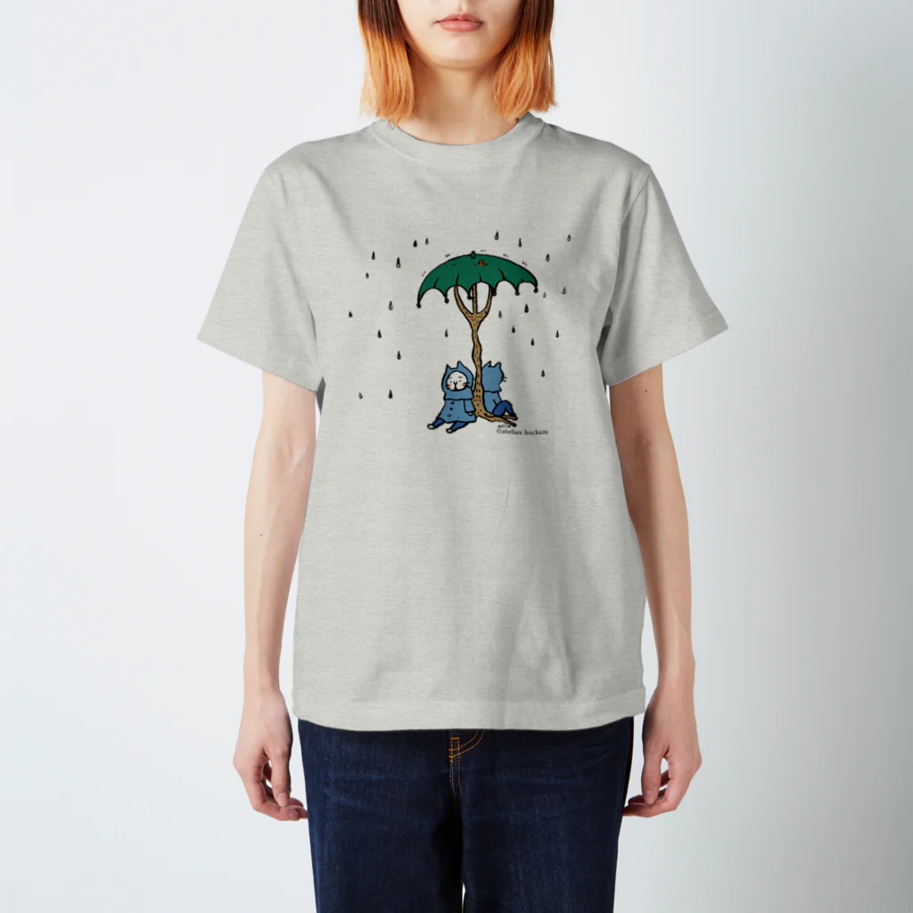 ほっかむねこ屋（アトリエほっかむ）の雨宿り Regular Fit T-Shirt