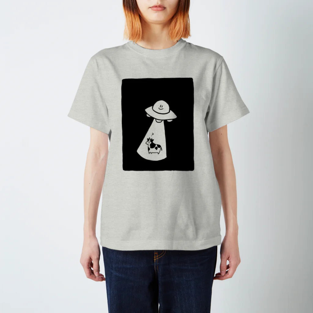 キャトられる牛 / ぇゎ屋( ¨̮ ) ( ewa )のスタンダードTシャツ