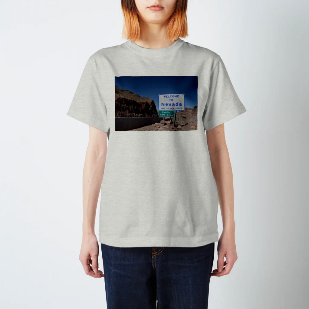 チルTショップのWELCOME TO NEVADA Regular Fit T-Shirt