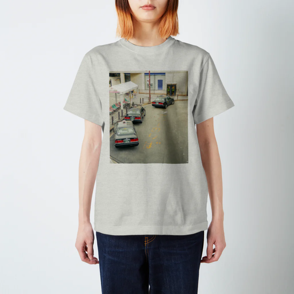 moromoroのタクシー乗り場 Regular Fit T-Shirt