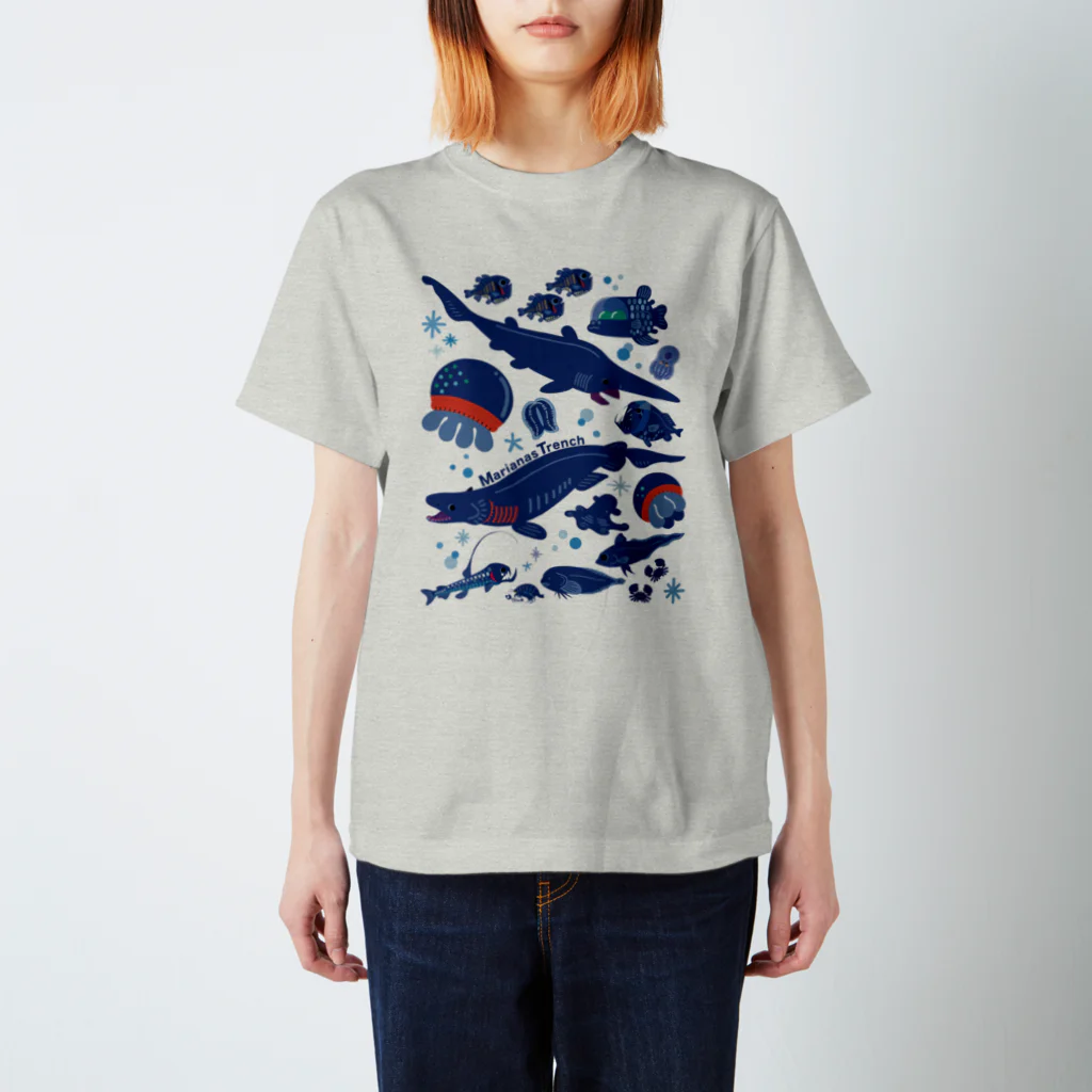 みなとまち層のマリアナ海溝の深海生物たち スタンダードTシャツ