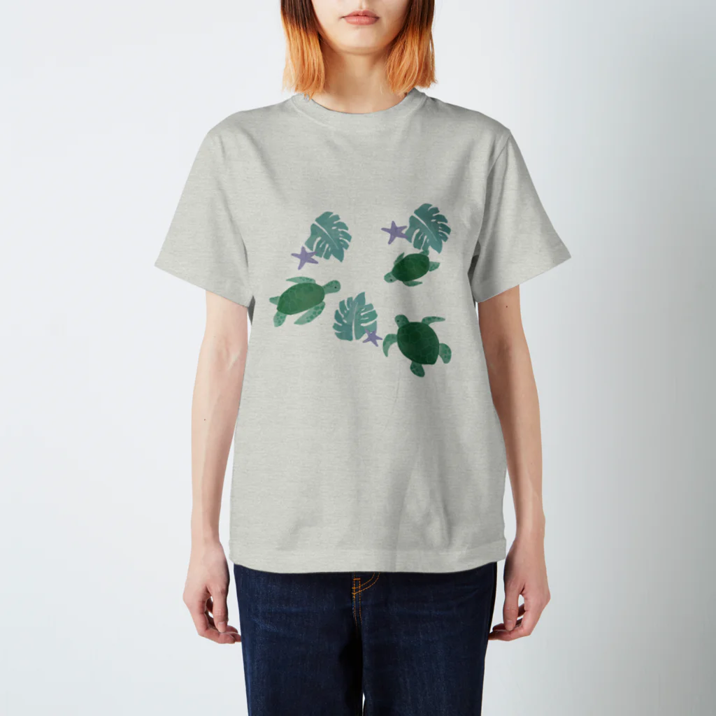 SOMALY【SUZURI店】のウミガメ Regular Fit T-Shirt