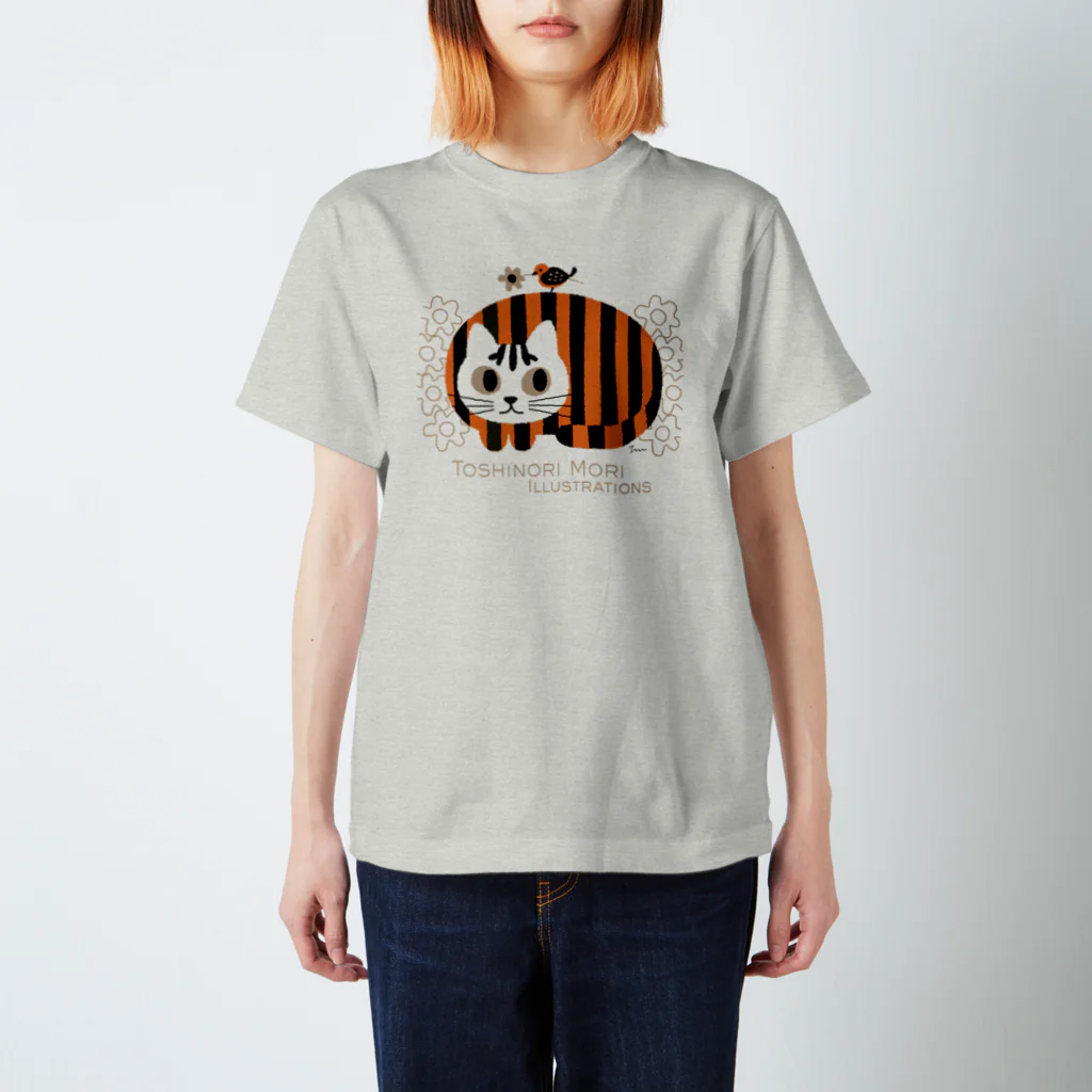 TOSHINORI-MORIのグリと小鳥（オレンジ） Regular Fit T-Shirt