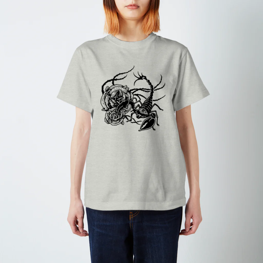 Alba spinaの砂漠の薔薇蠍 Regular Fit T-Shirt