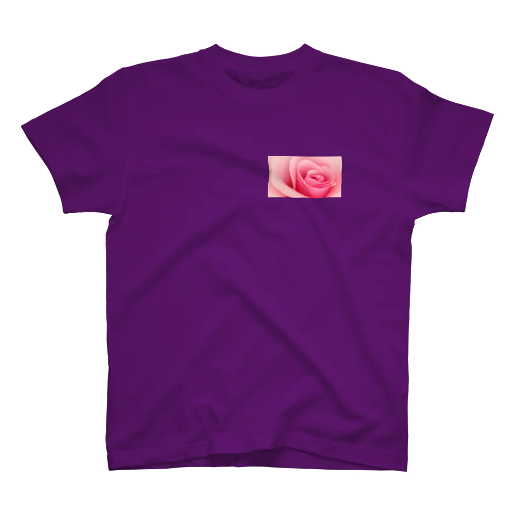 momo8presentのRose ♡ Regular Fit T-Shirt