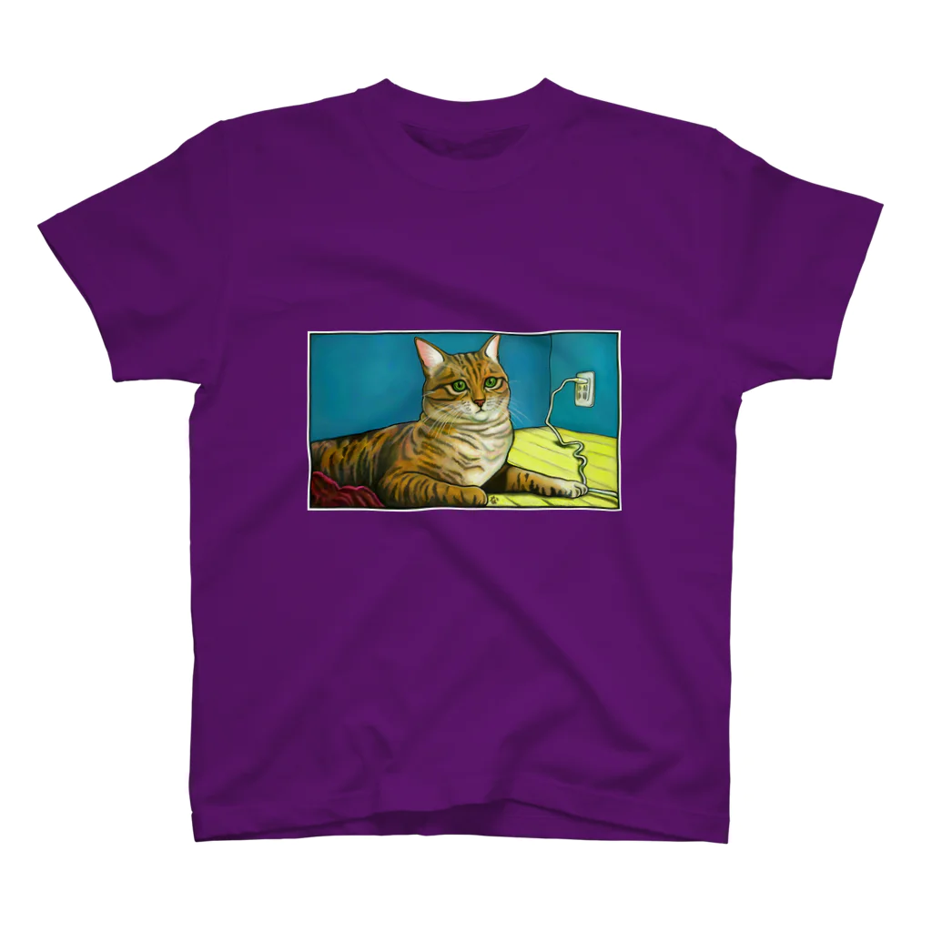 秘密基地のコードを触る猫 スタンダードTシャツ
