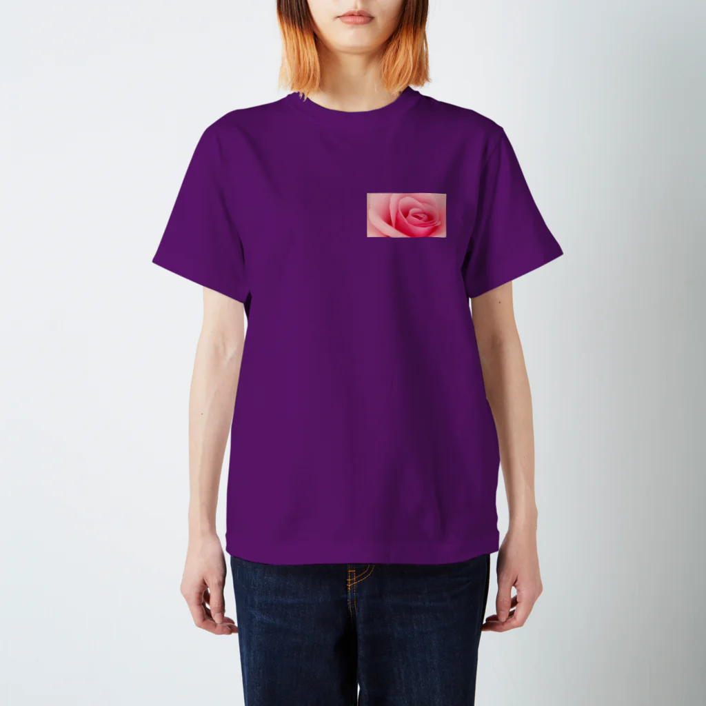 momo8presentのRose ♡ Regular Fit T-Shirt