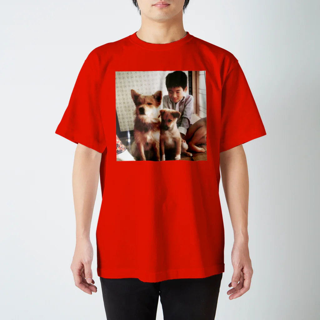 おじさんのおみせの超ヤングおじさんと犬 スタンダードTシャツ