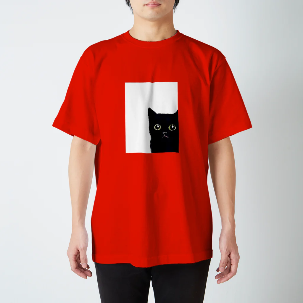 WAMI ARTの窓の黒猫 Regular Fit T-Shirt