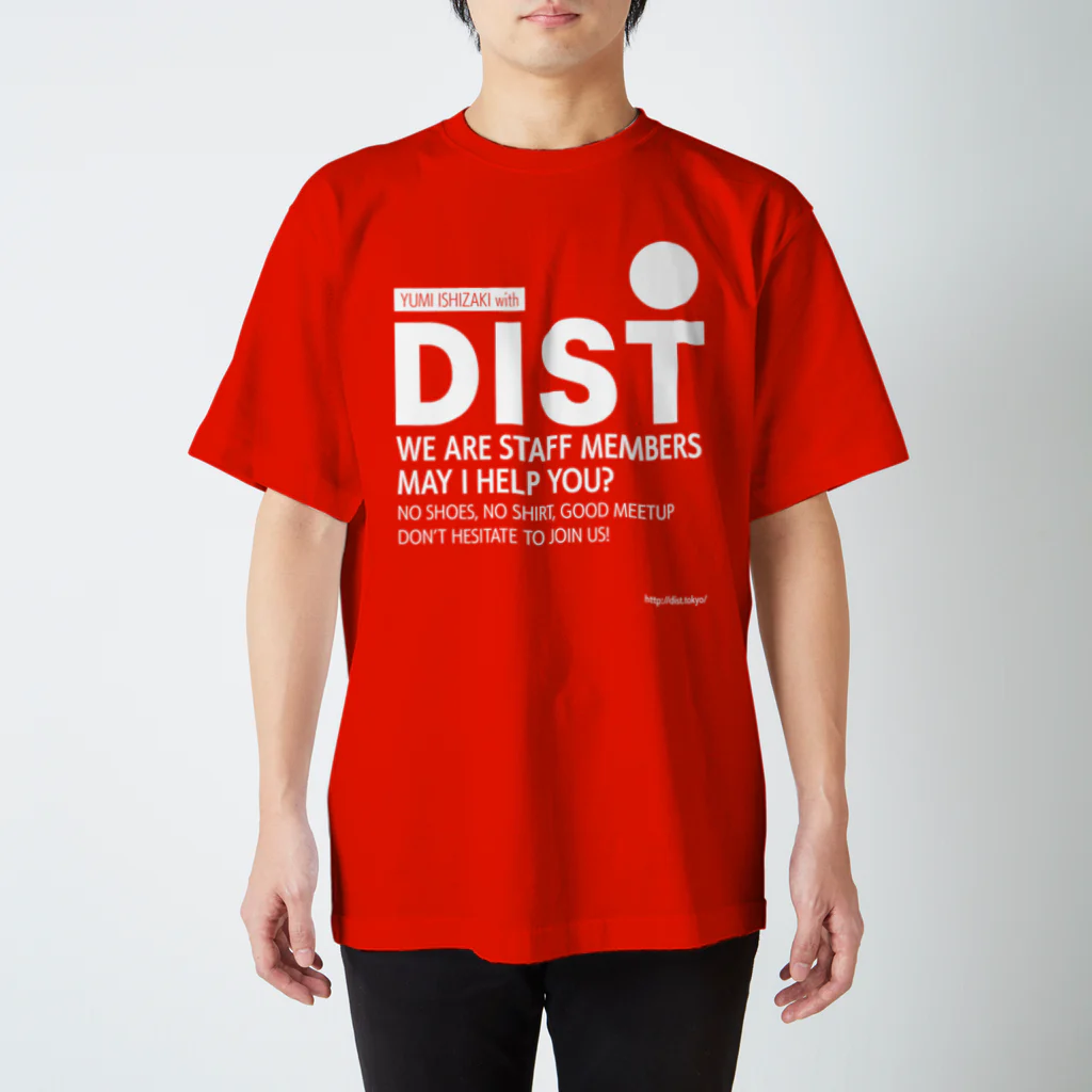 沖 良矢のDISTスタッフTシャツ（石崎 ver.） Regular Fit T-Shirt