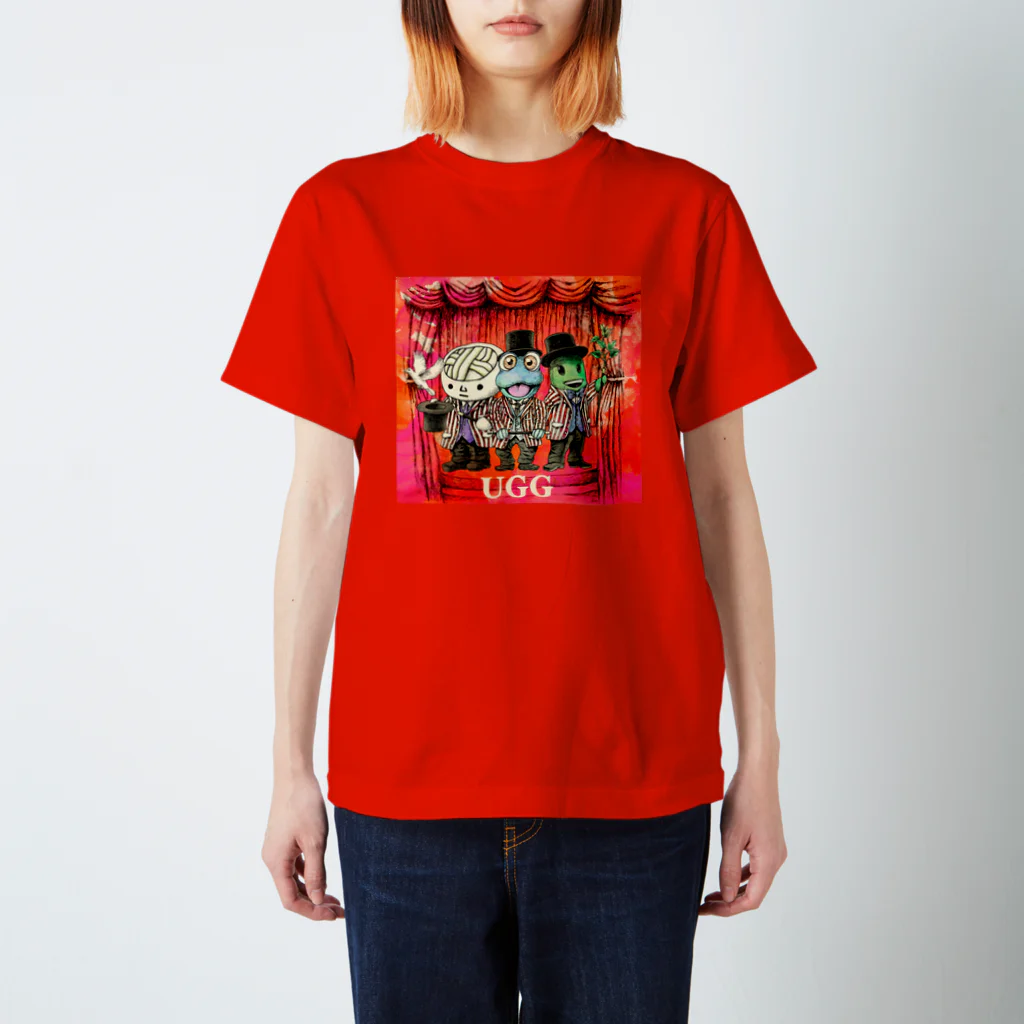 有明ガタァ商会のUGGマジックショー Regular Fit T-Shirt