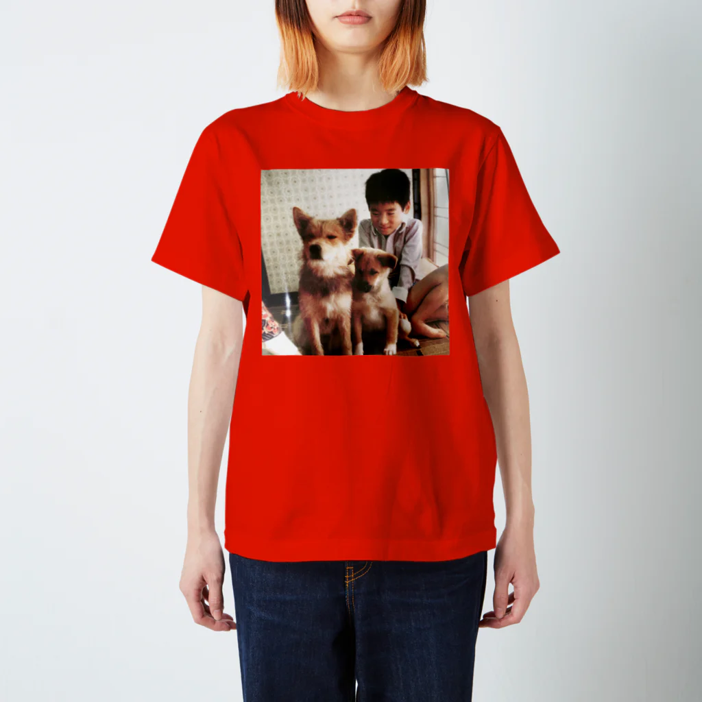 おじさんのおみせの超ヤングおじさんと犬 スタンダードTシャツ