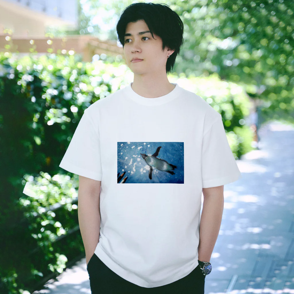そんな感じのグッズの空飛ぶペンギン Regular Fit T-Shirt
