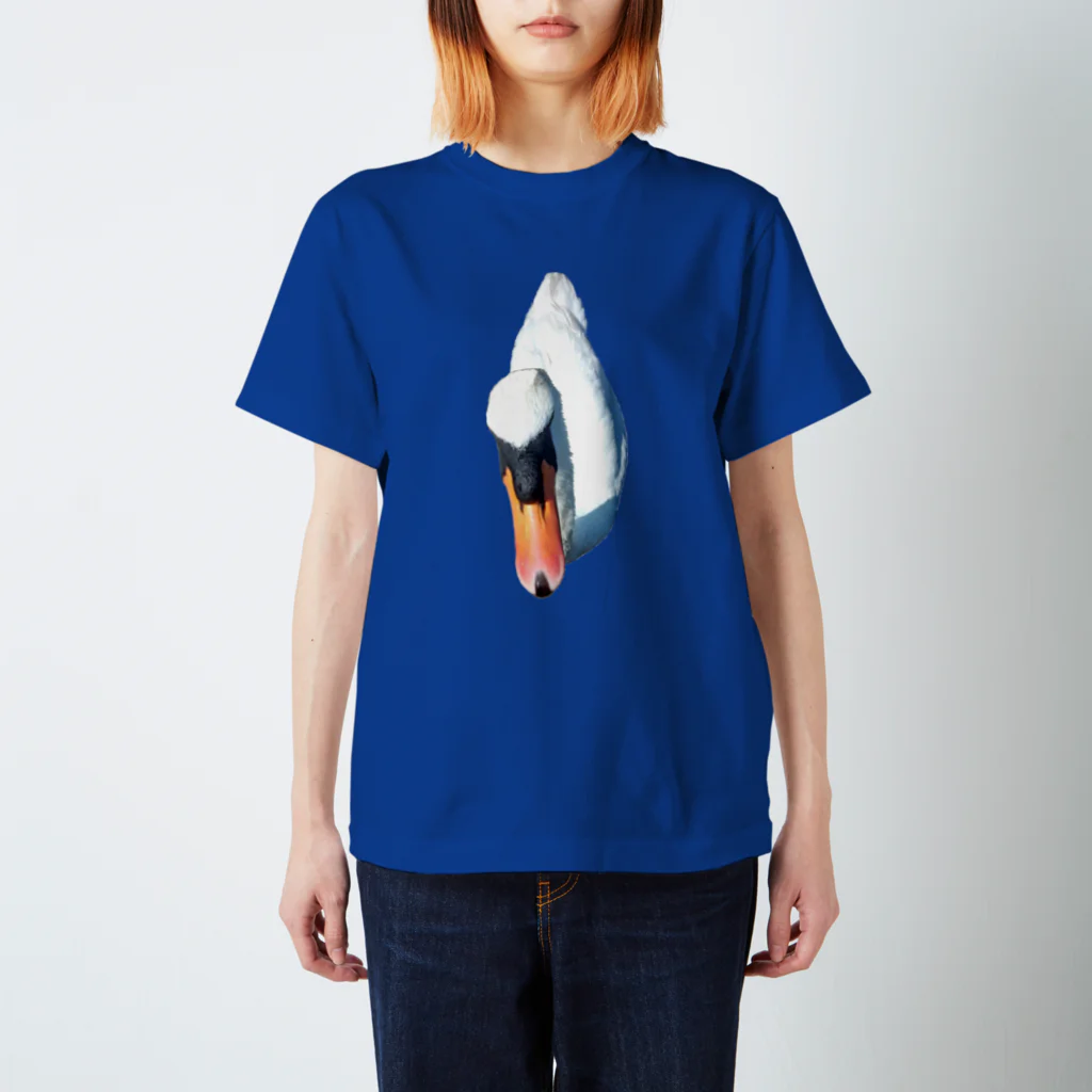 ロップイヤーの白鳥の顔ドアップ Regular Fit T-Shirt