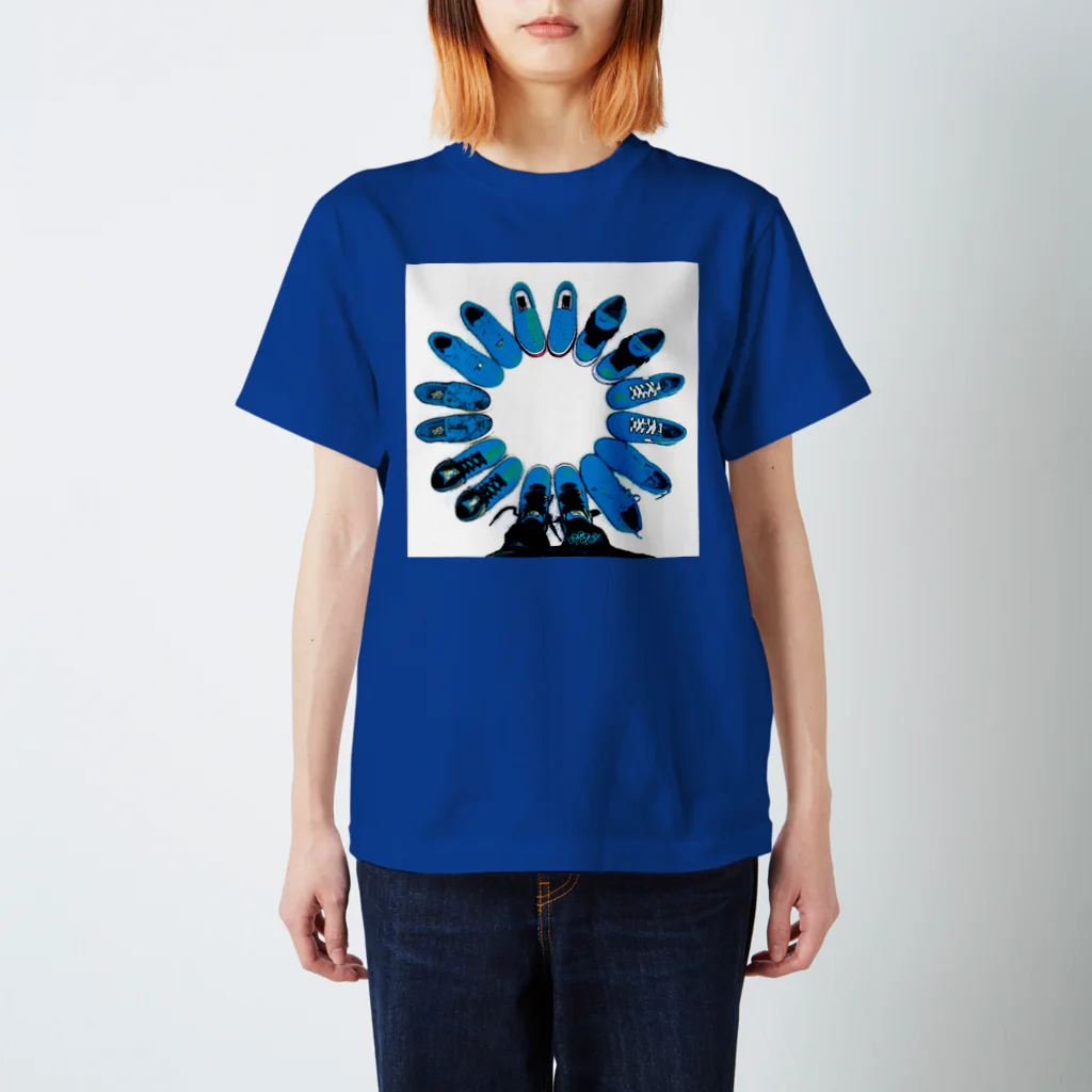 hide_and_seekのアオイクツ Regular Fit T-Shirt