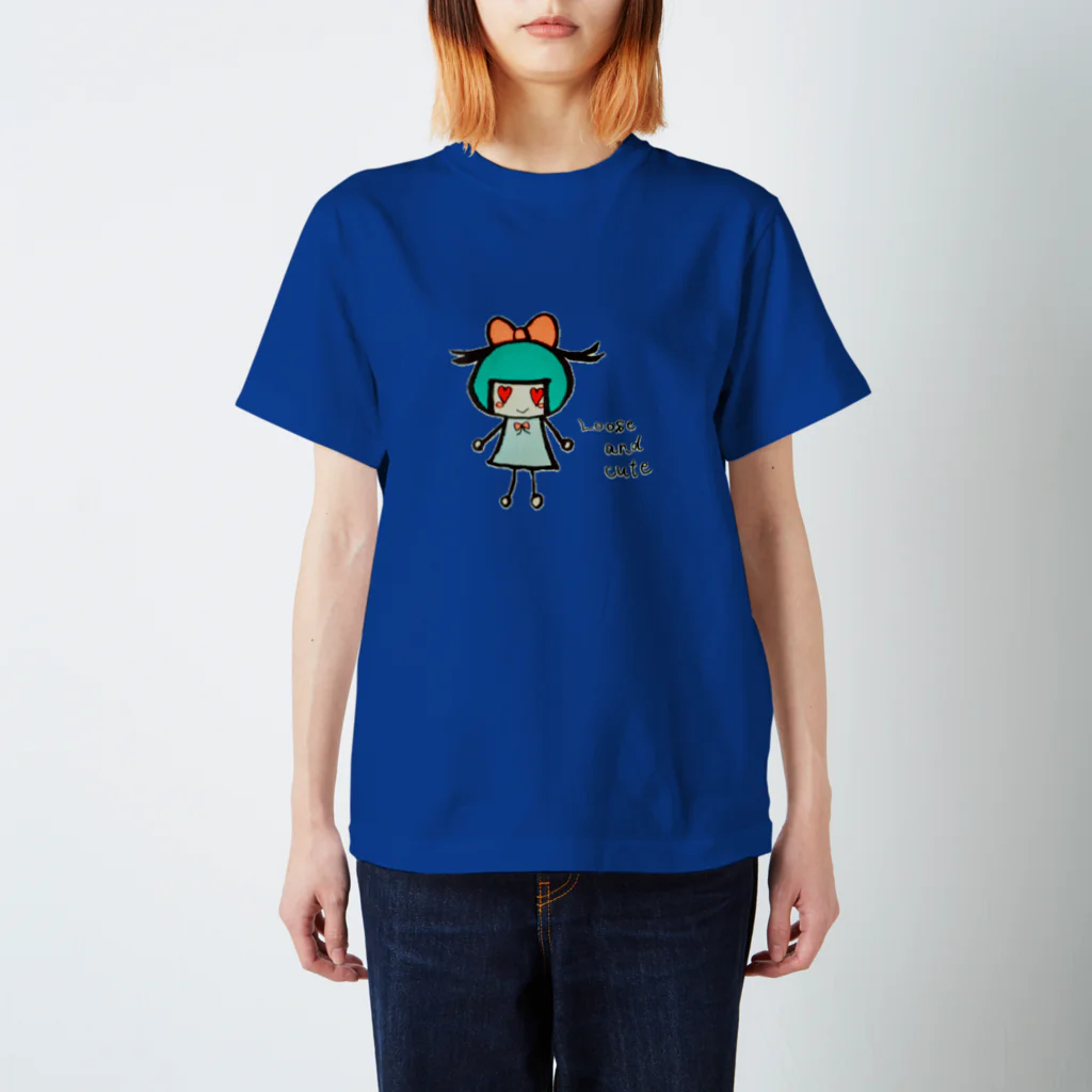 Loose and cuteのリボンちゃん Regular Fit T-Shirt