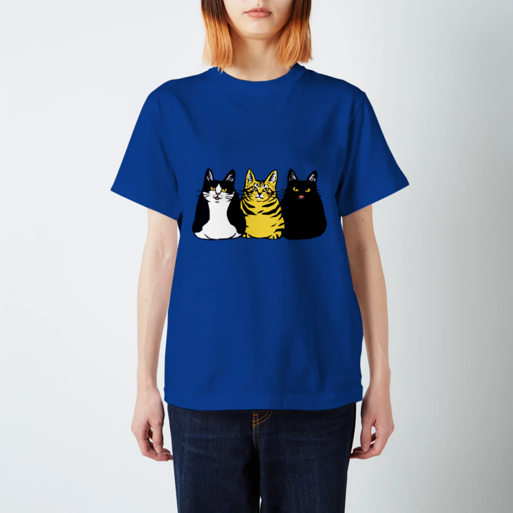 喫茶こぐまやの3匹のにゃんこ スタンダードTシャツ