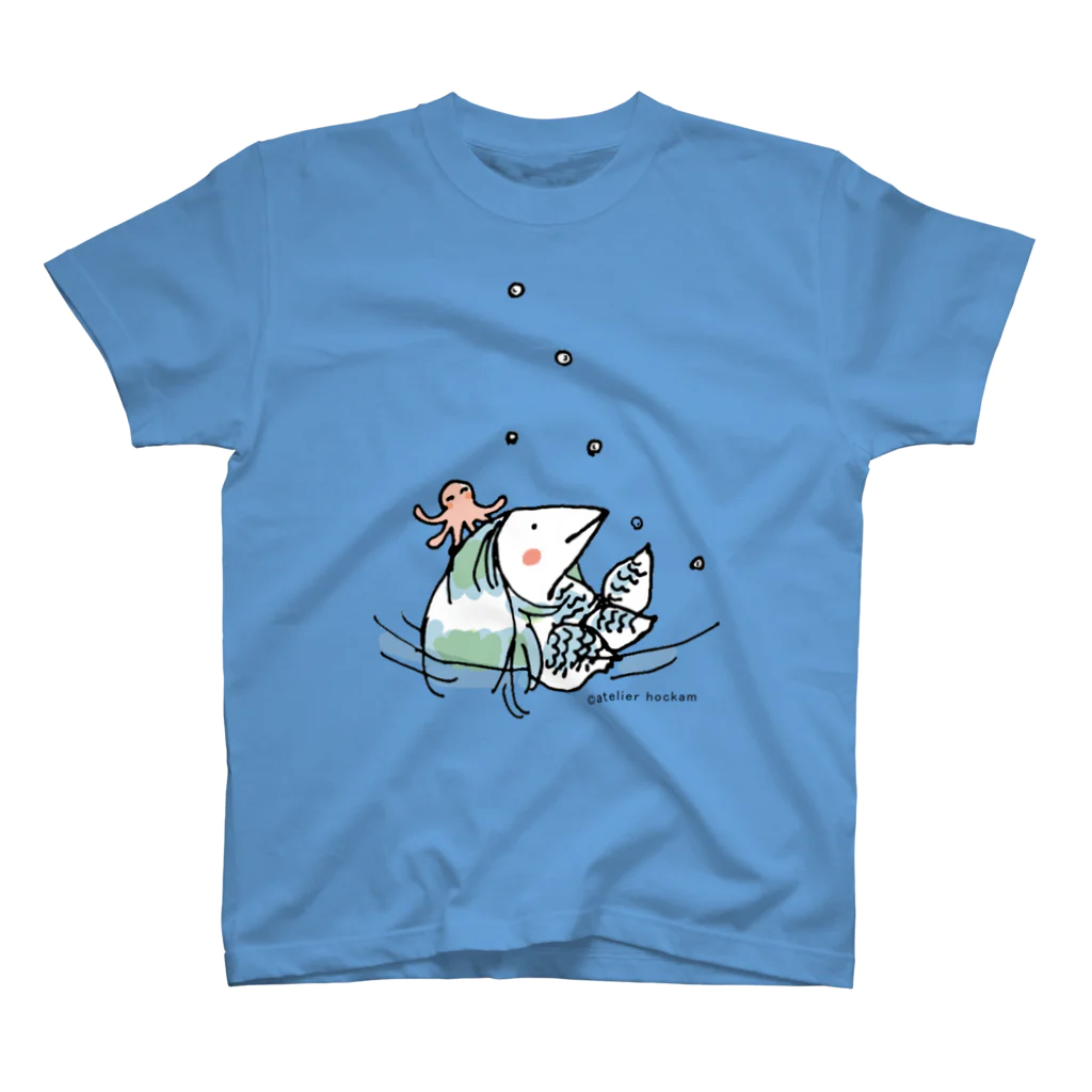 ほっかむねこ屋（アトリエほっかむ）の水遊びするアマビエ Regular Fit T-Shirt