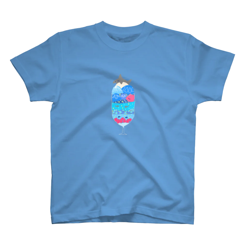 強いサメの海のパフェ 티셔츠