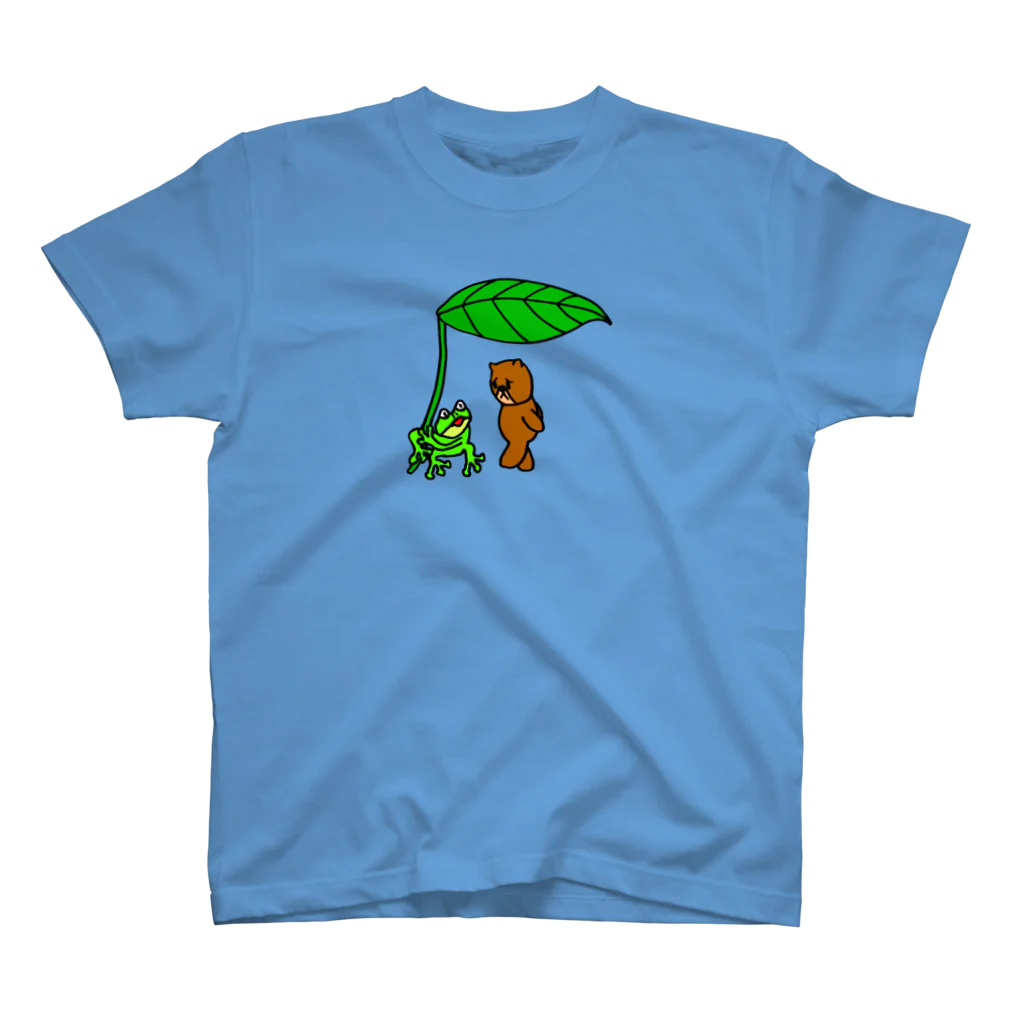 じゅんぺいチャンネル工房のカエルとクマと葉っぱの傘 Regular Fit T-Shirt