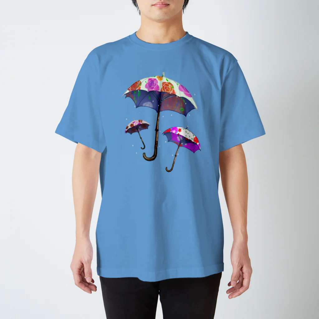 月夜のタツノオトシゴのwalking in the rain Regular Fit T-Shirt
