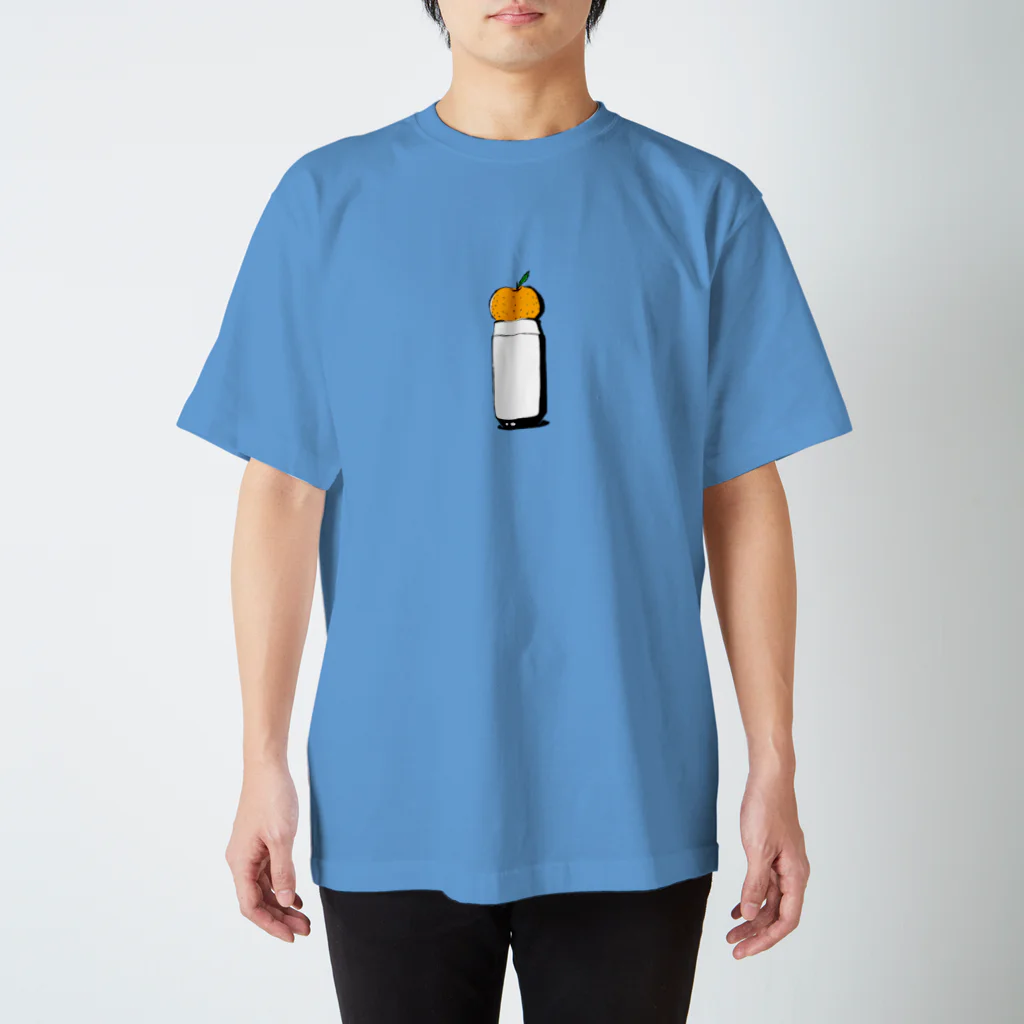 宇宙の開拓者のアルミ缶の上にあるミカン Regular Fit T-Shirt