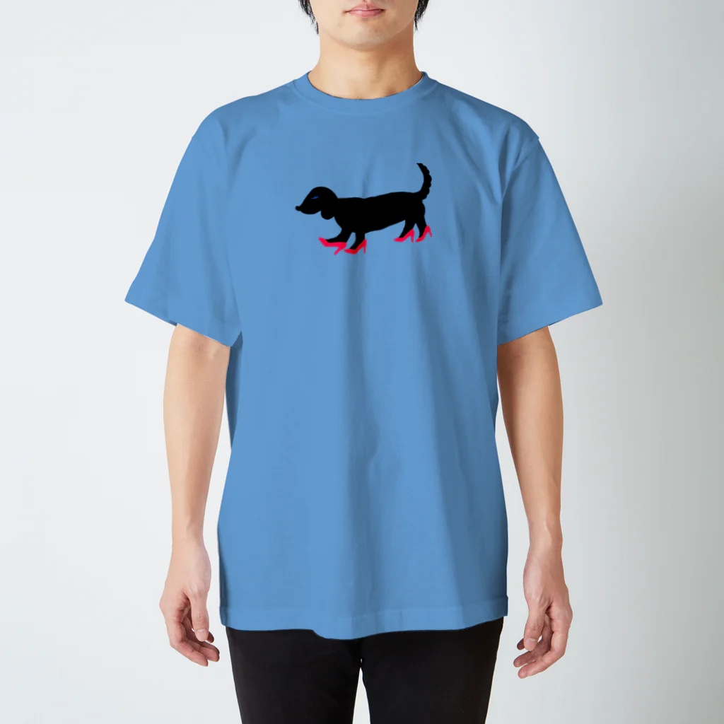 CHOSANAのハイヒールを履いた犬 Regular Fit T-Shirt