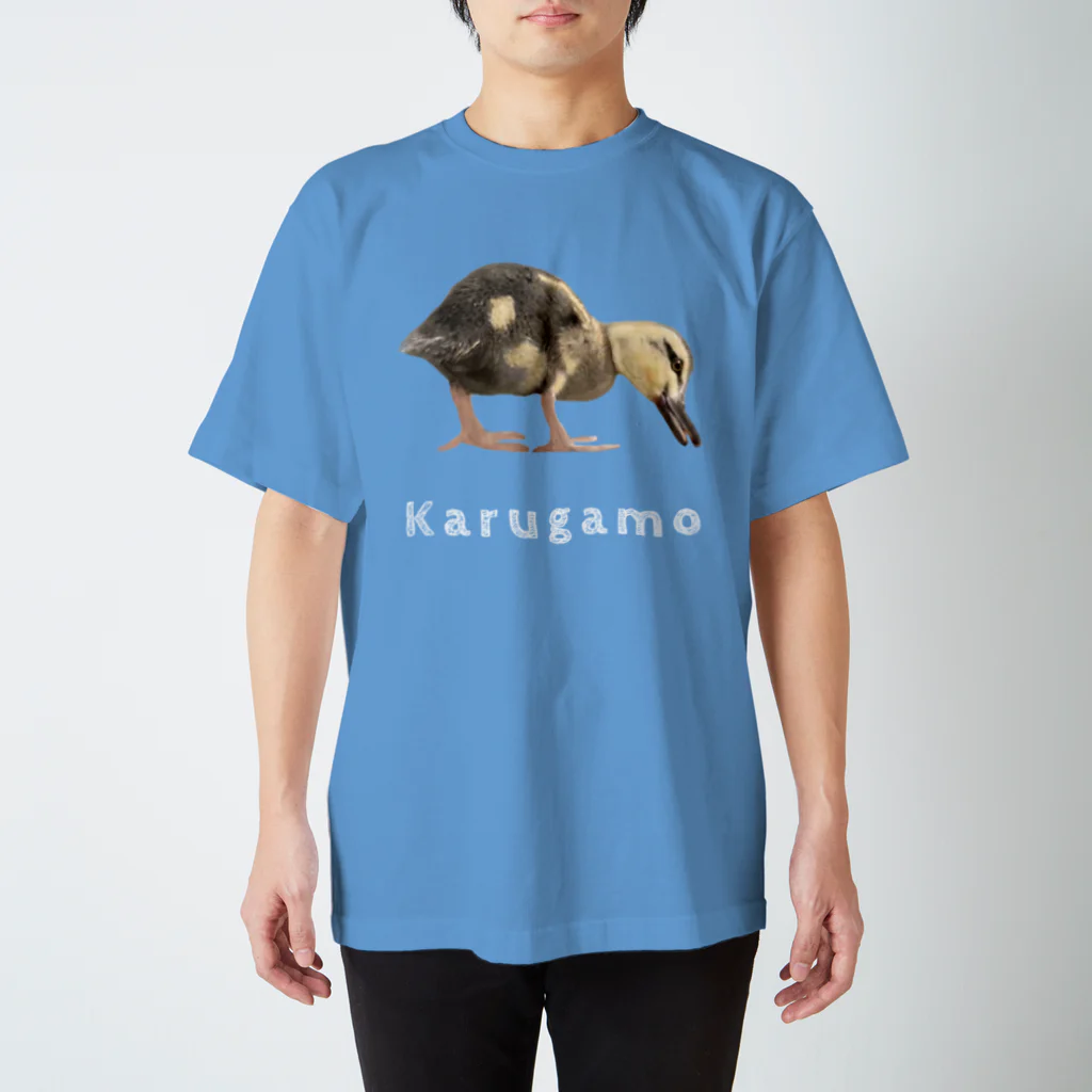 いきもの大好き！ほほえみフレンズのカルガモがごはんを探してる Regular Fit T-Shirt