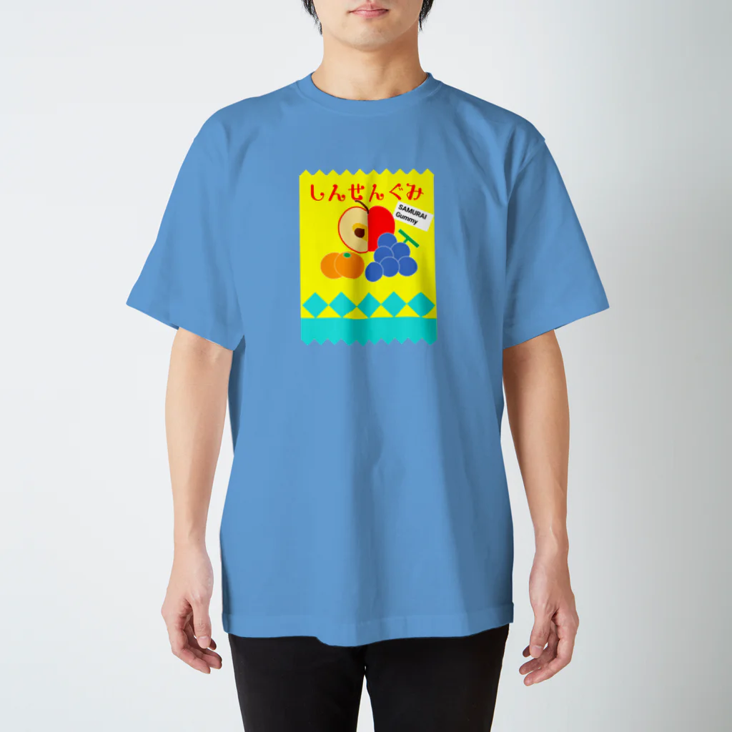 しろうめ庵ノSUZURIさんの昭和のフレッシュなグミさん Regular Fit T-Shirt