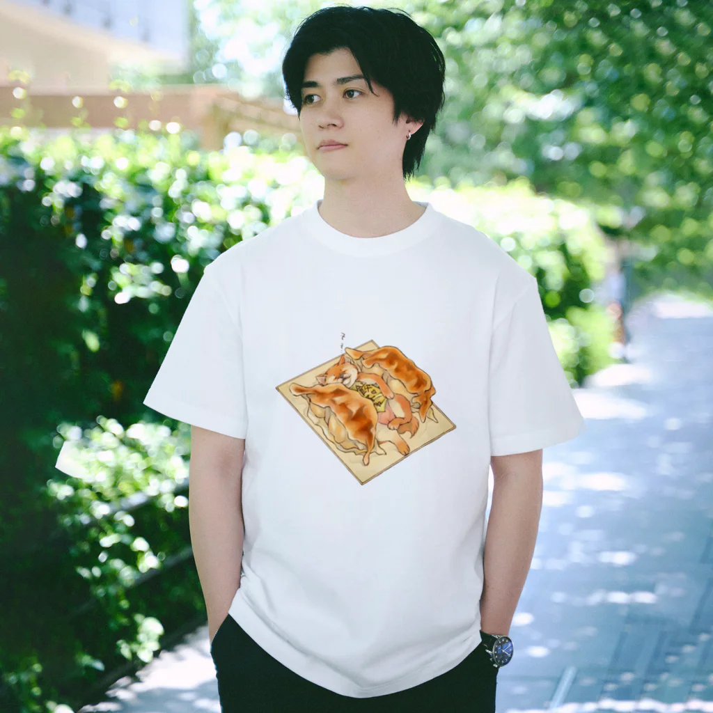トロ箱戦隊本部の焼き餃子 Regular Fit T-Shirt