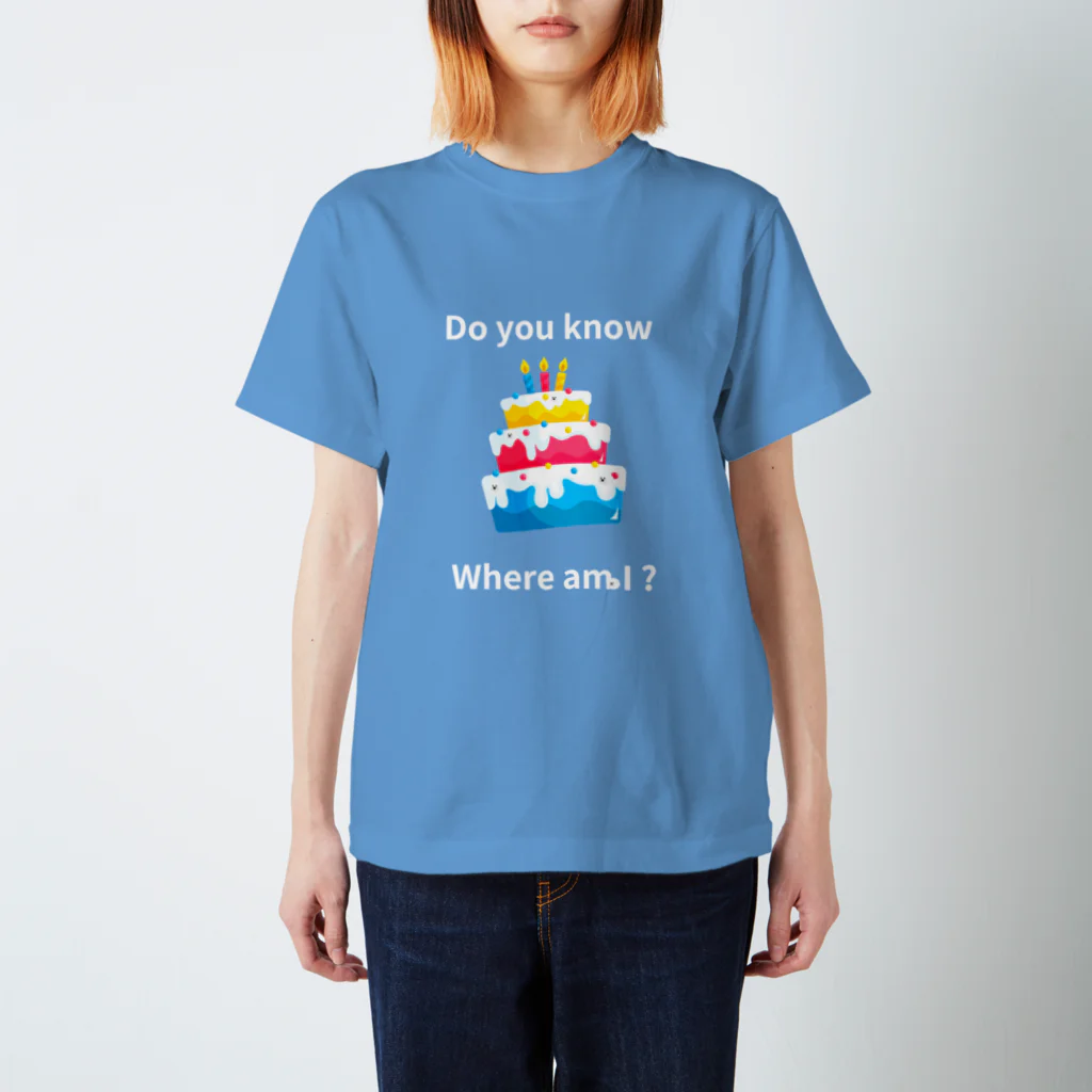 グリーンプラネットのどこにいるか当ててみて（ケーキ編）白文字ver. Regular Fit T-Shirt