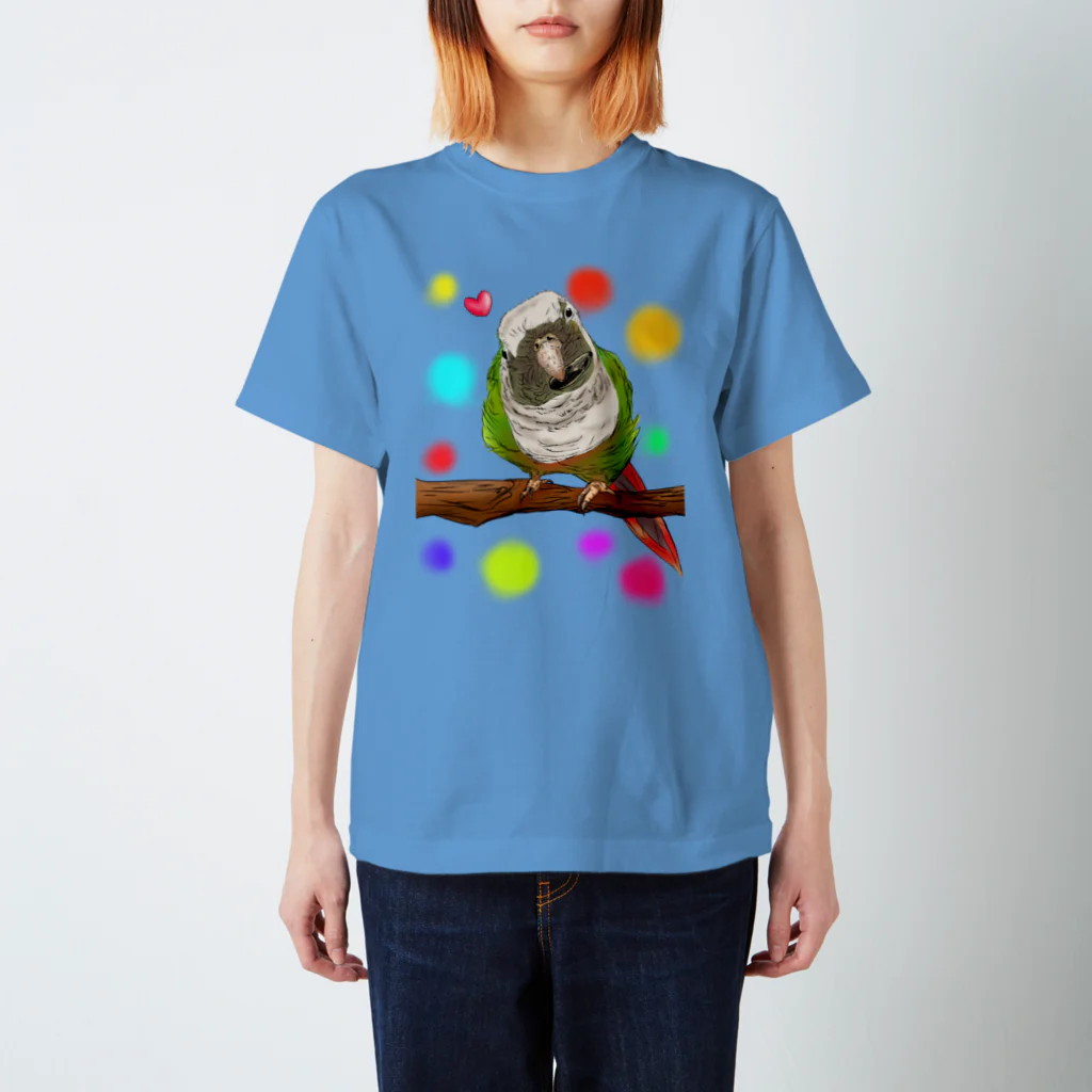 Lily bird（リリーバード）のホオミドリアカオウロコインコ フルカラー② Regular Fit T-Shirt