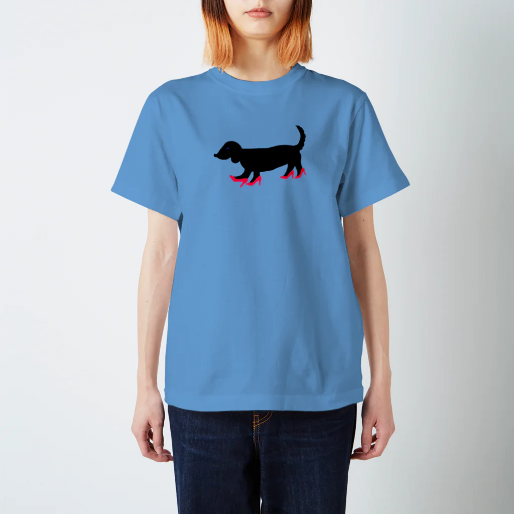 CHOSANAのハイヒールを履いた犬 Regular Fit T-Shirt
