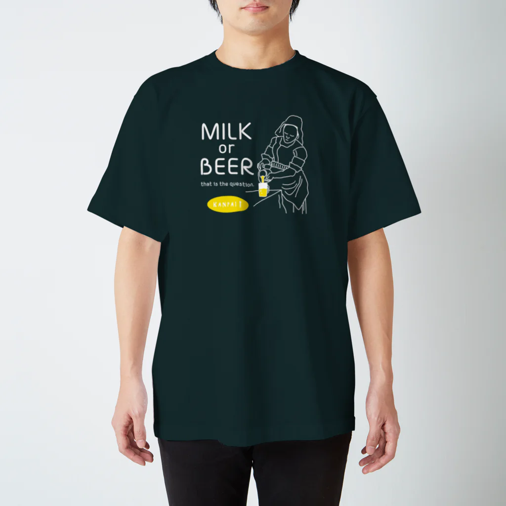 ビールとアート TM-3 Designの名画 × BEER（牛乳を注ぐ女・牛乳かビールか、それが問題だ。）白線画 Regular Fit T-Shirt