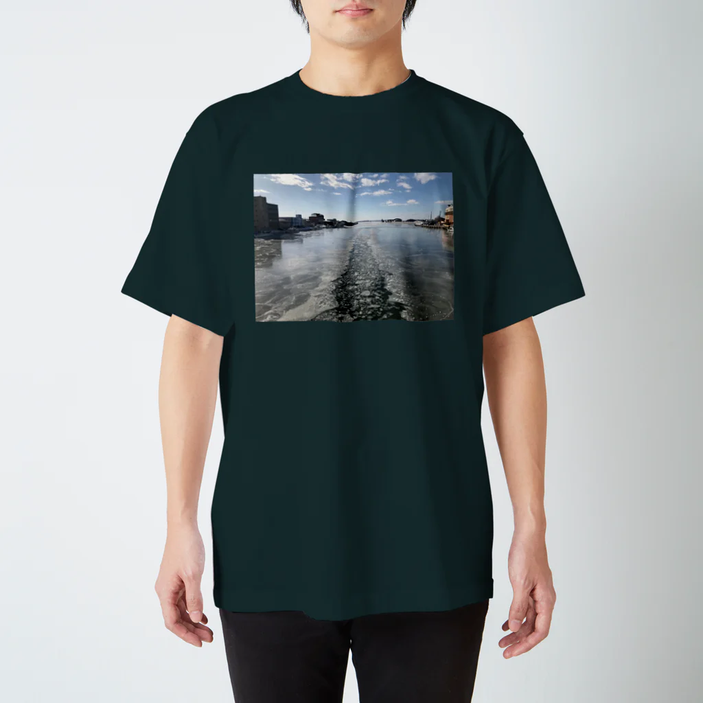 空屋　sorayakusakaの201902111352001　漁船の足跡 Regular Fit T-Shirt