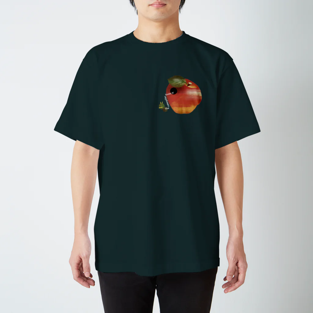 KUMANUMAのワンポイント版りんごとあおむしくん Regular Fit T-Shirt