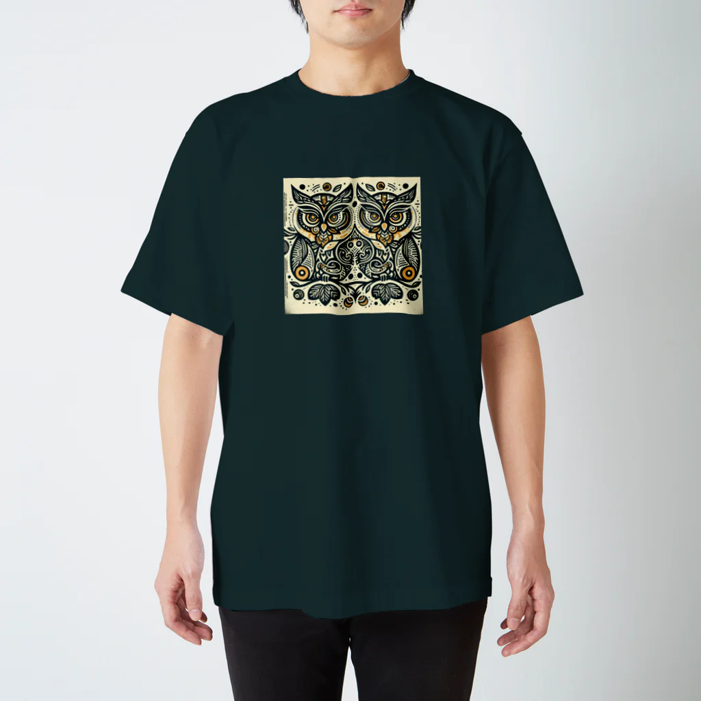 kotpopのSymmetrical Owls Regular Fit T-Shirt