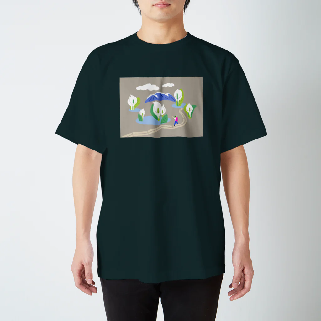 fig-treeのあの水辺　至仏山と水芭蕉 スタンダードTシャツ